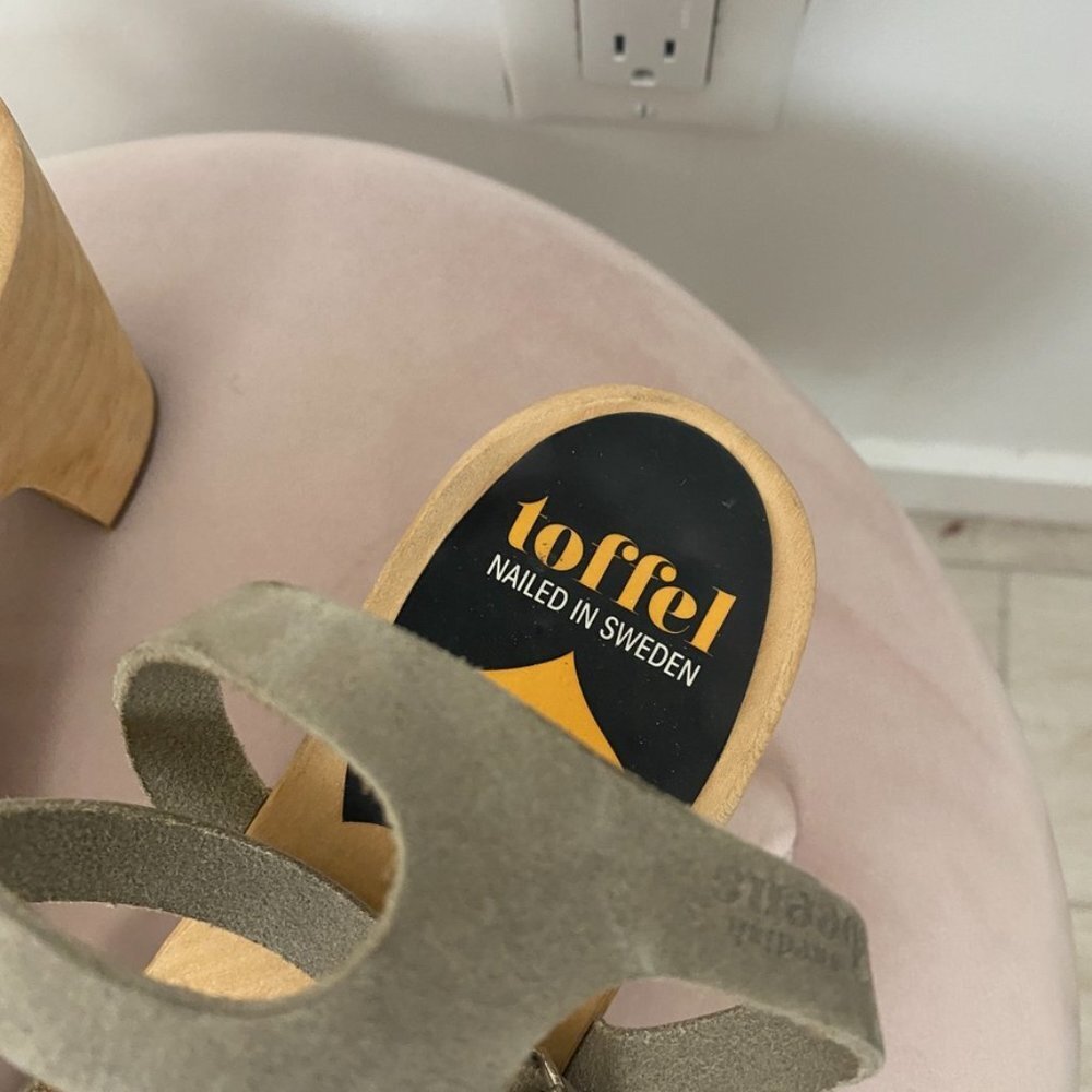 Toffel Gray Wooden Heel Sandals Size 8 - Picture 2 of 6